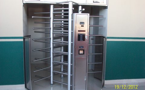 Torniquete de su uso rudo de 2.00 mts. de frente